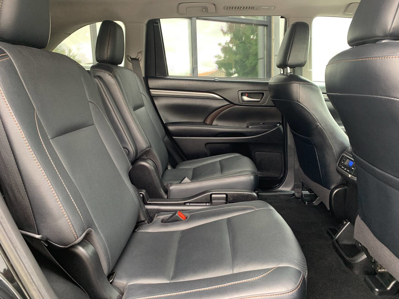 Used 2019 Toyota Highlander Limited image 12