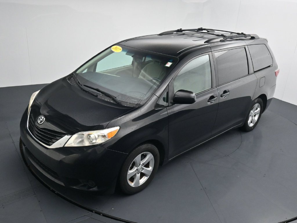 Used 2017 Toyota Sienna LE FWD image 25
