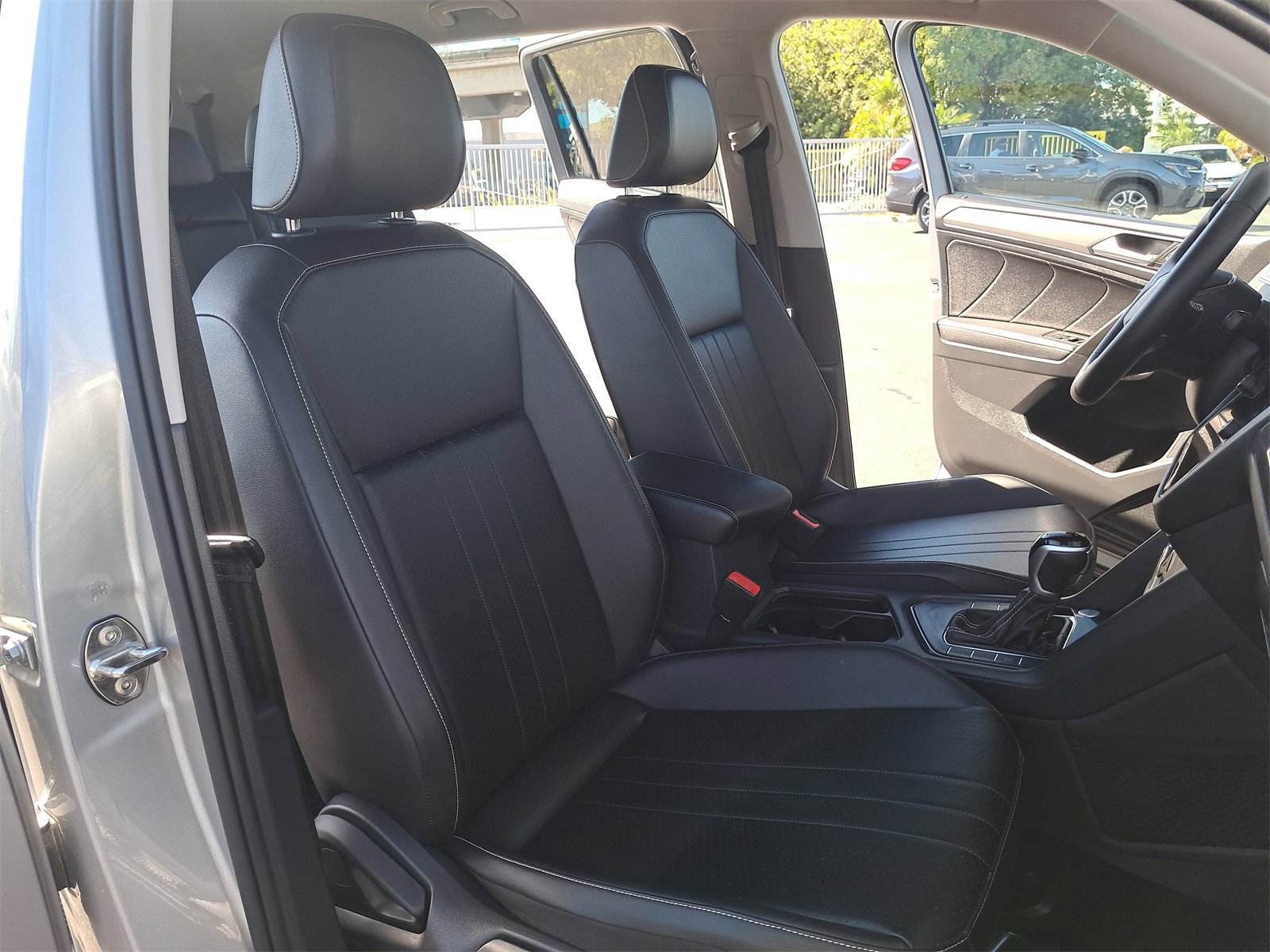 Used 2022 Volkswagen Tiguan SE image 10