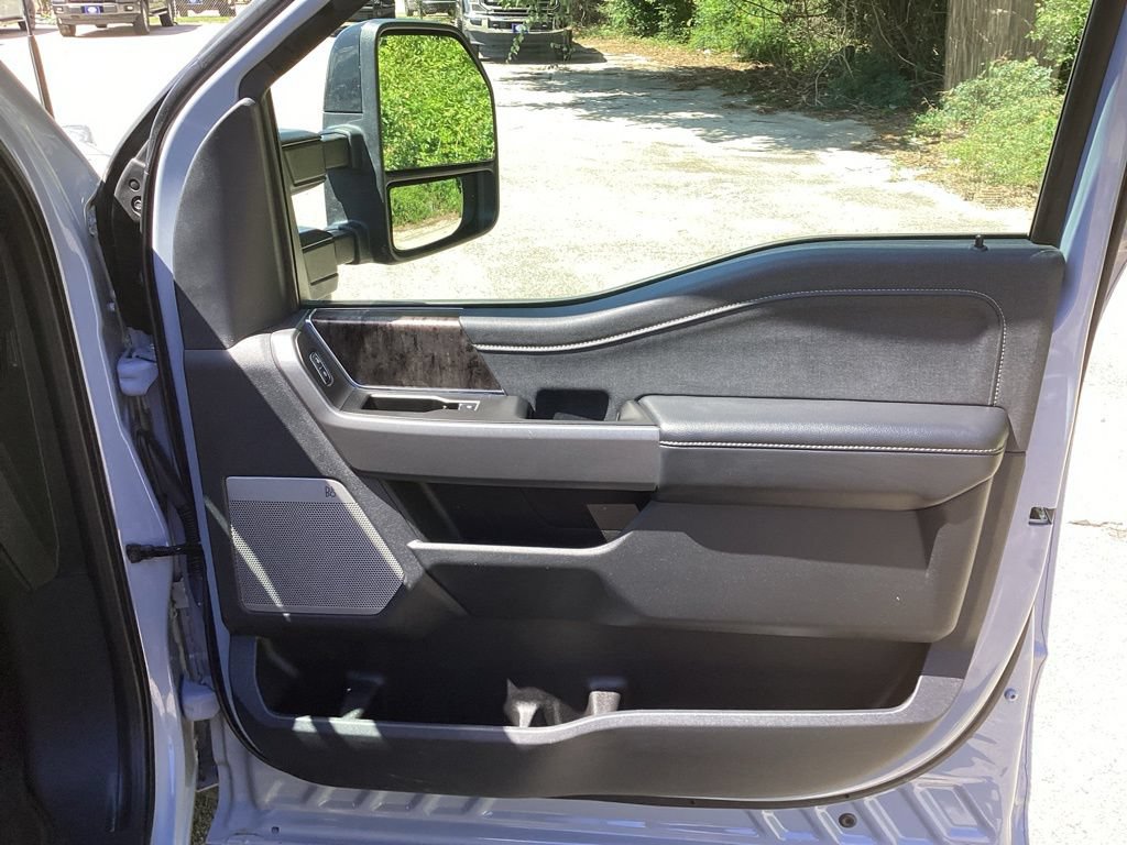 Used 2025 Ford F250 Lariat w/ Black Appearance Package AWD/4WD image 32