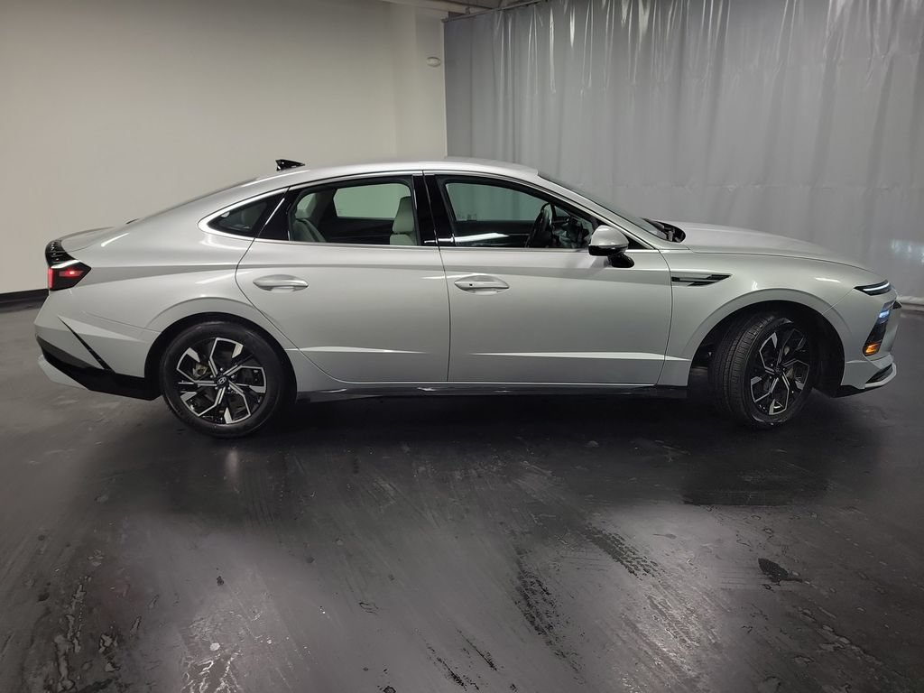 Used 2025 Hyundai Sonata SEL FWD image 9