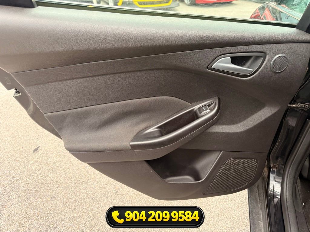 Used 2014 Ford Focus Titanium FWD image 20