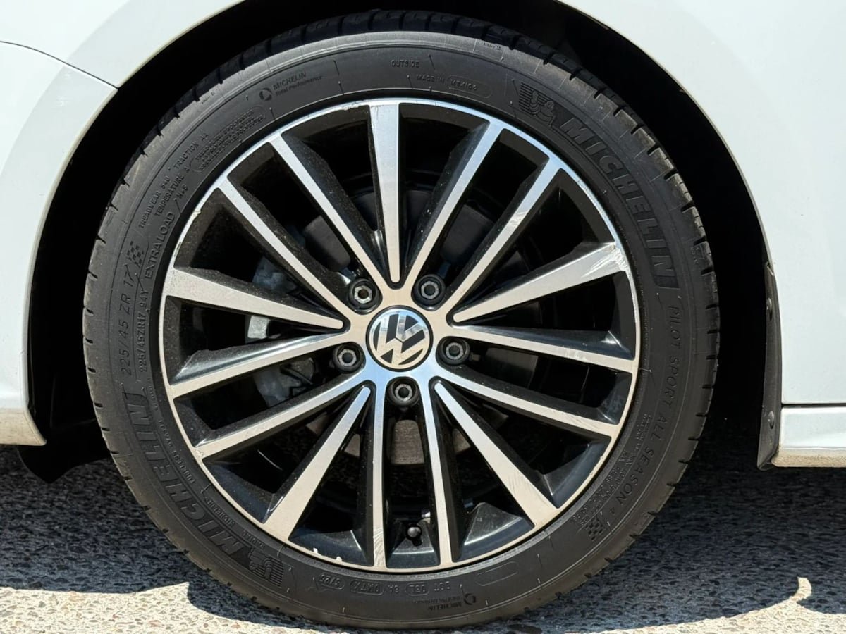 Used 2016 Volkswagen Jetta Sport FWD image 28
