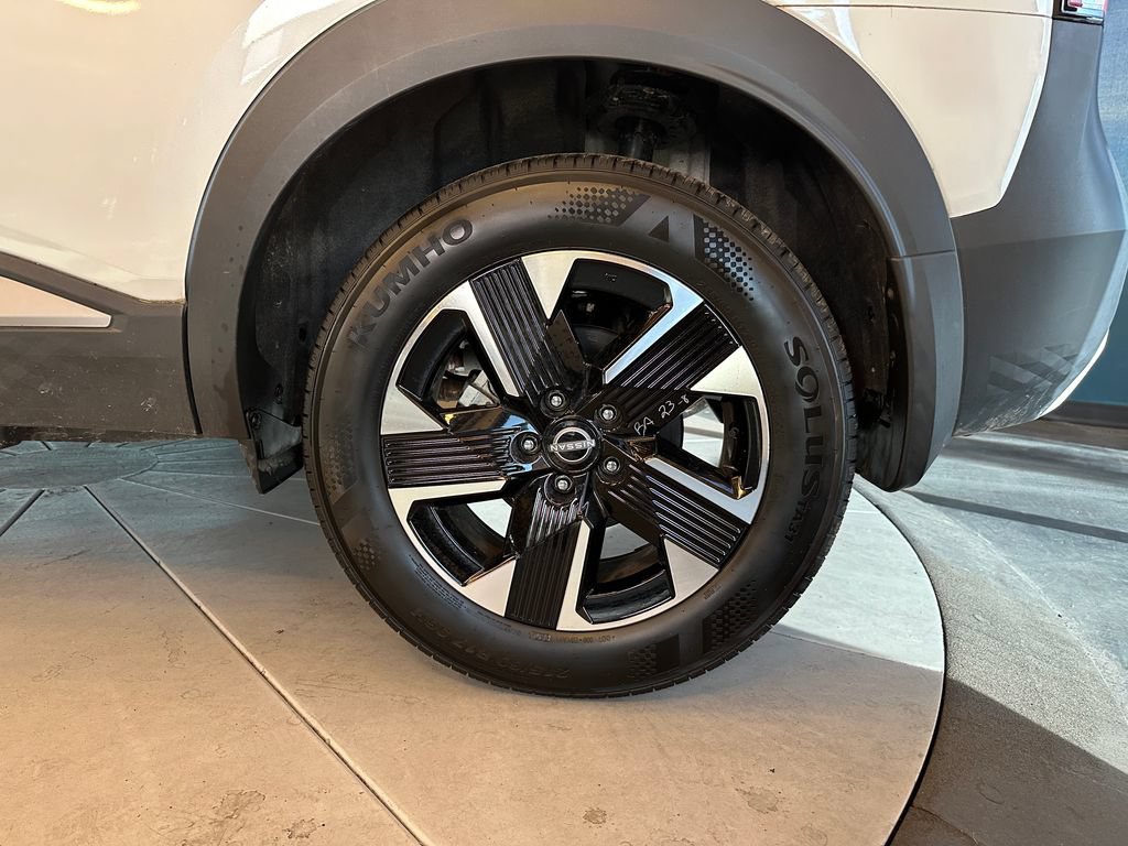 Used 2025 Nissan Kicks SV AWD/4WD image 23