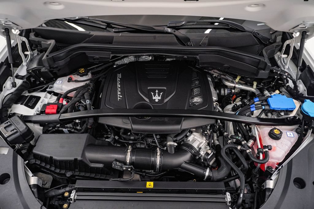 Certified 2025 Maserati Grecale GT AWD/4WD image 27