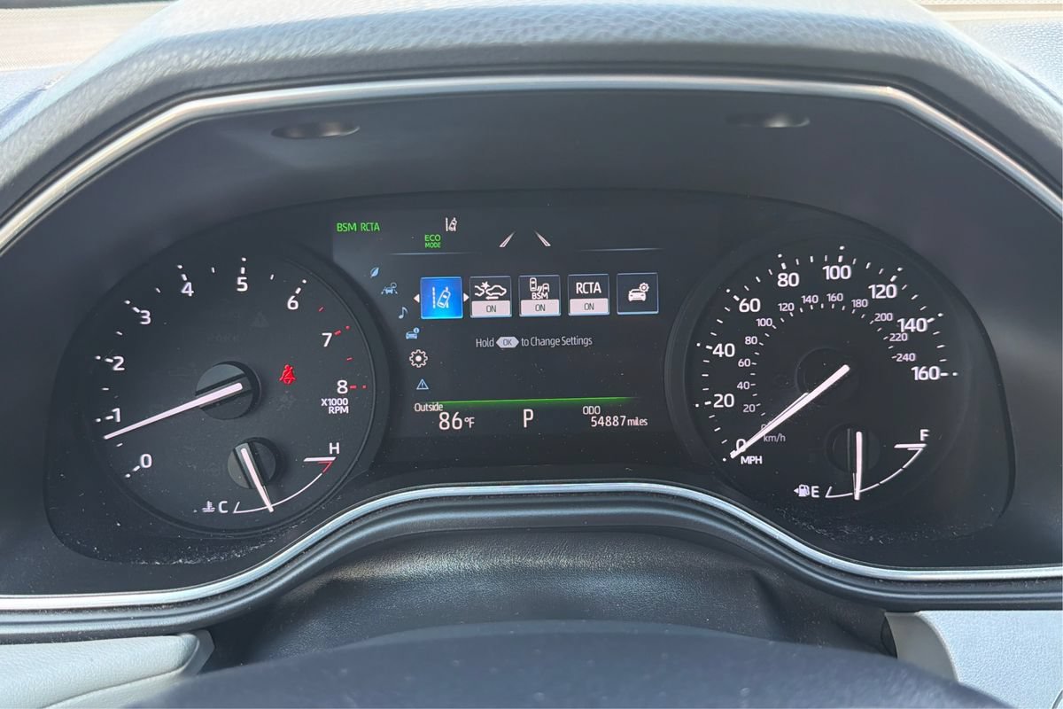 Used 2019 Toyota Avalon XLE w/ Moonroof Package FWD image 17