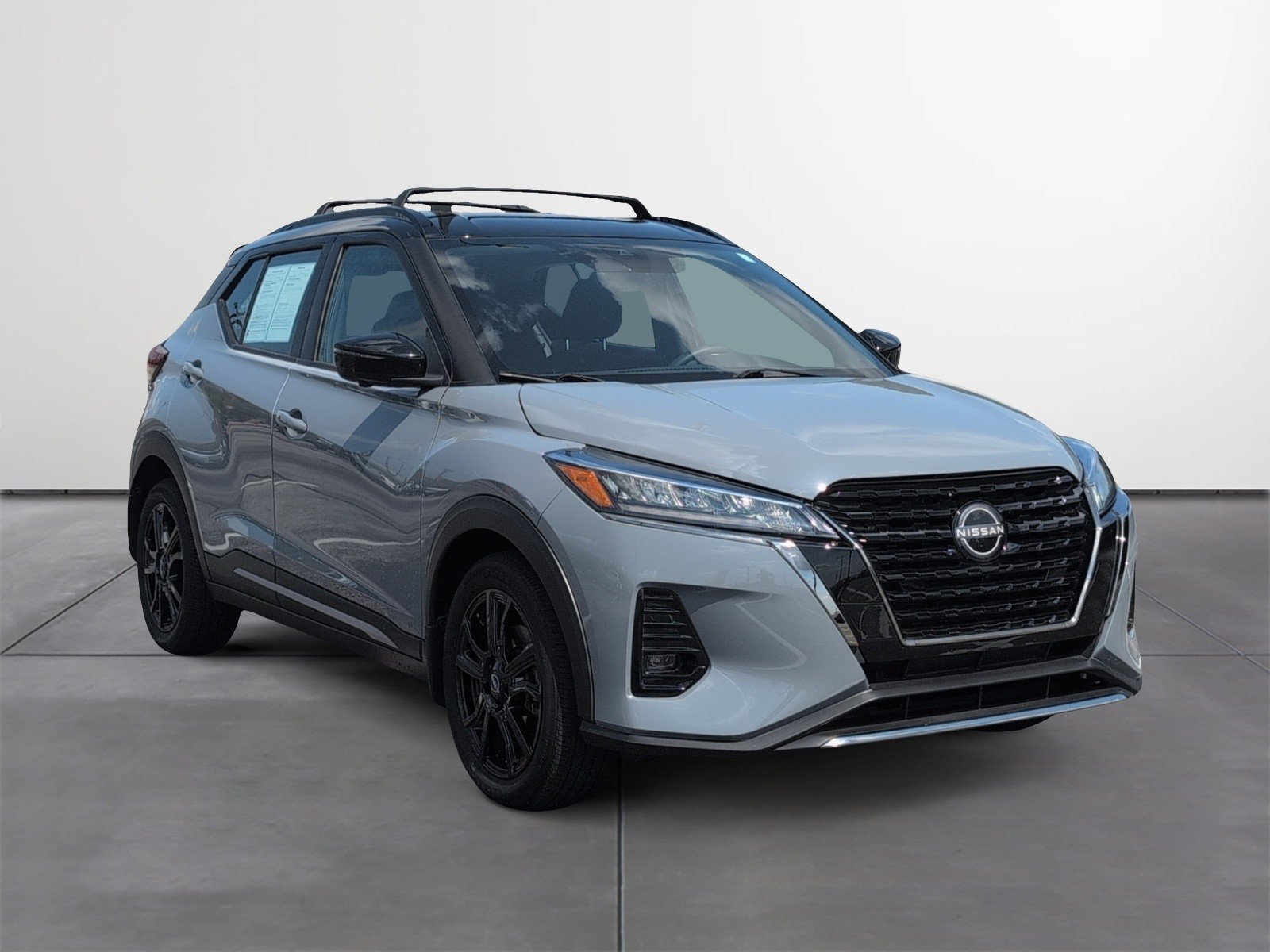 Used 2024 Nissan Kicks SR w/ Interior Electronics Package FWD image 7