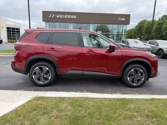 Used 2024 Nissan Rogue SV FWD image 9