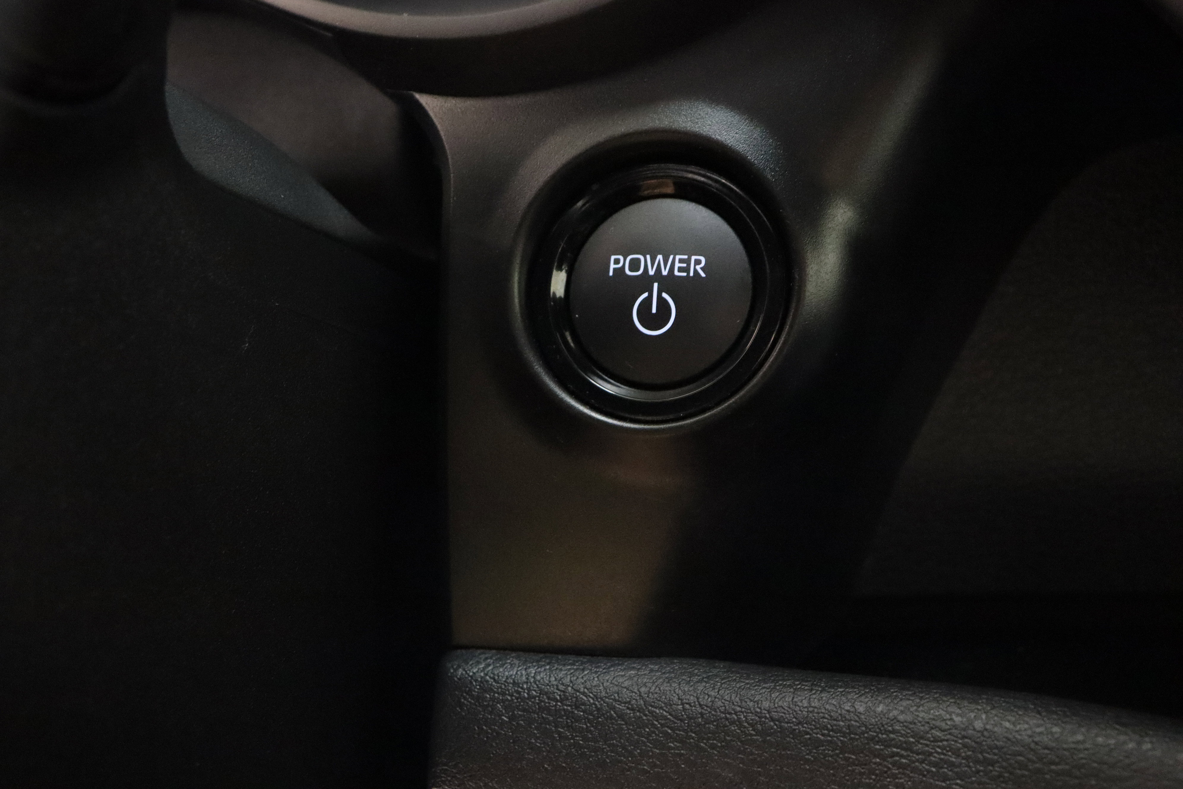 Used 2025 Toyota Sienna XLE Woodland Edition image 18