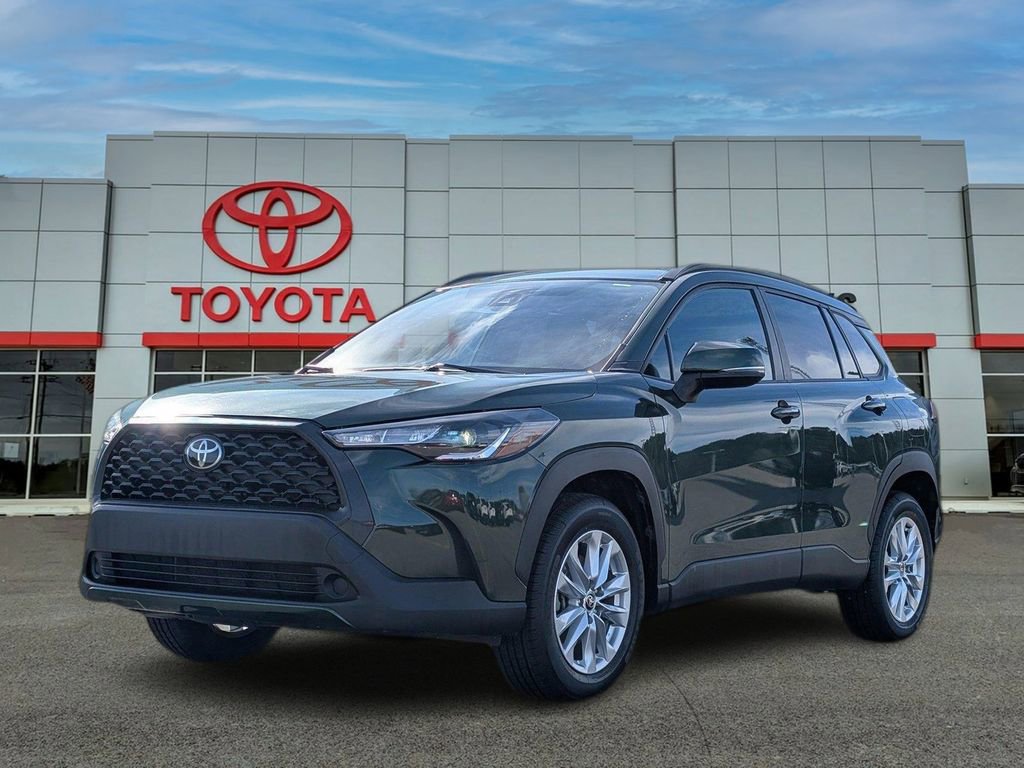 Used 2022 Toyota Corolla Cross LE image 1