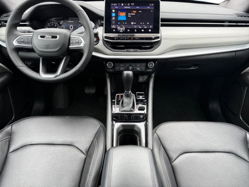 Used 2025 Jeep Compass Limited image 10