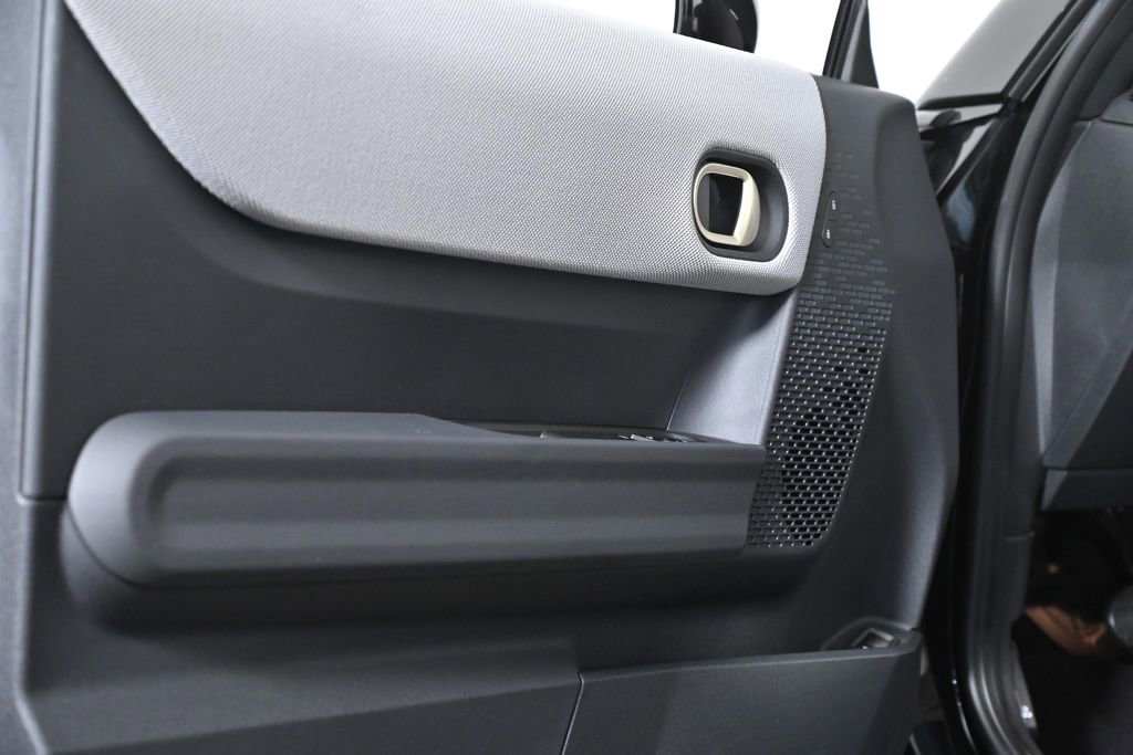 Used 2025 MINI Cooper 2-Door Hardtop image 33