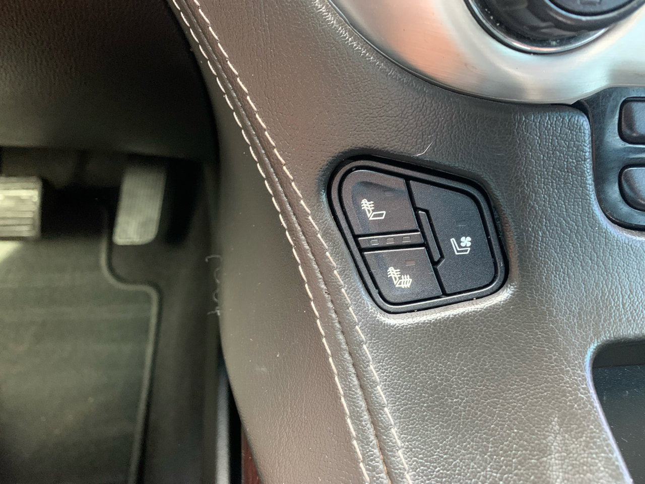 Used 2020 GMC Yukon XL SLT image 31