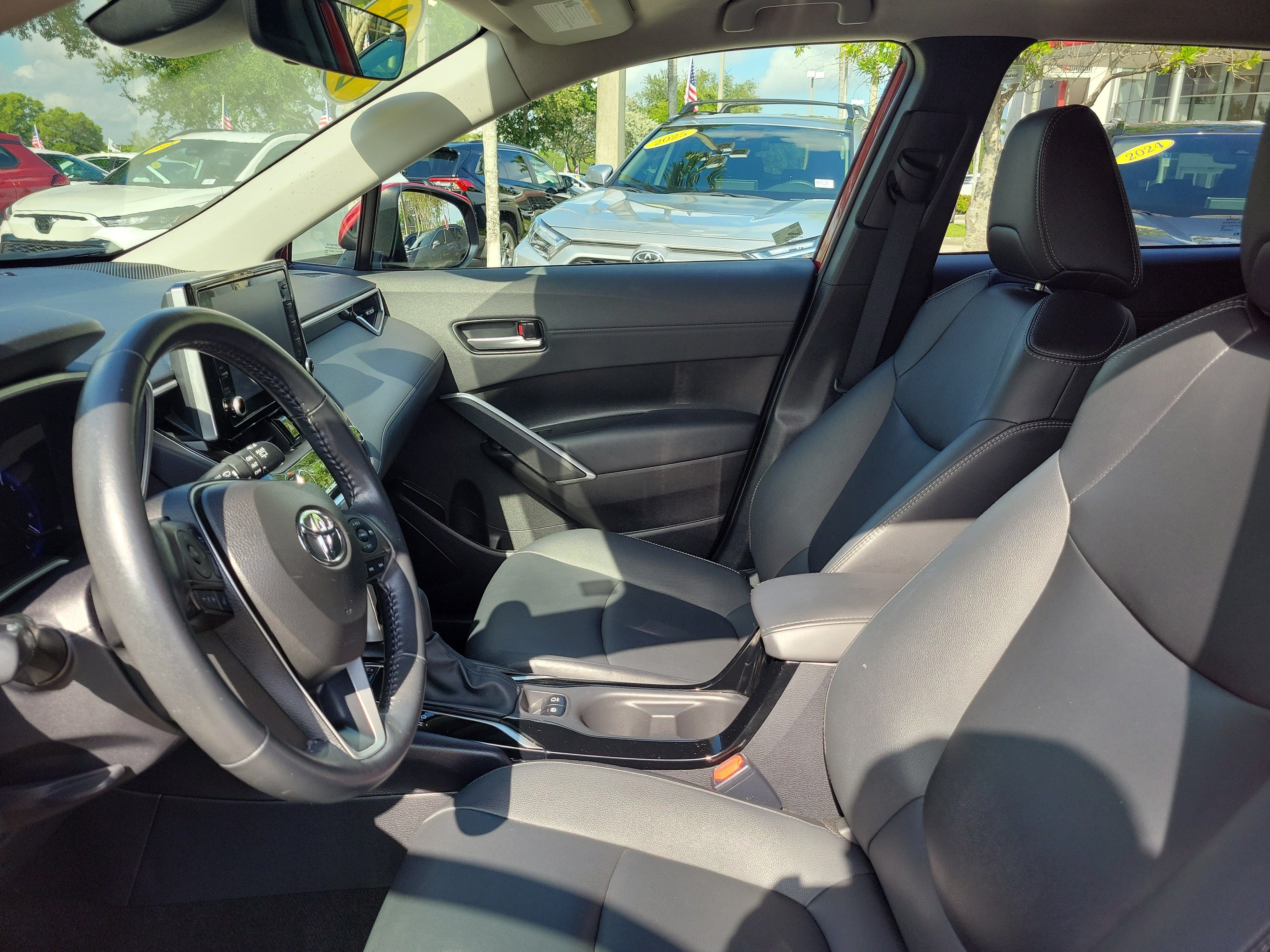 Used 2022 Toyota Corolla Cross XLE FWD image 22