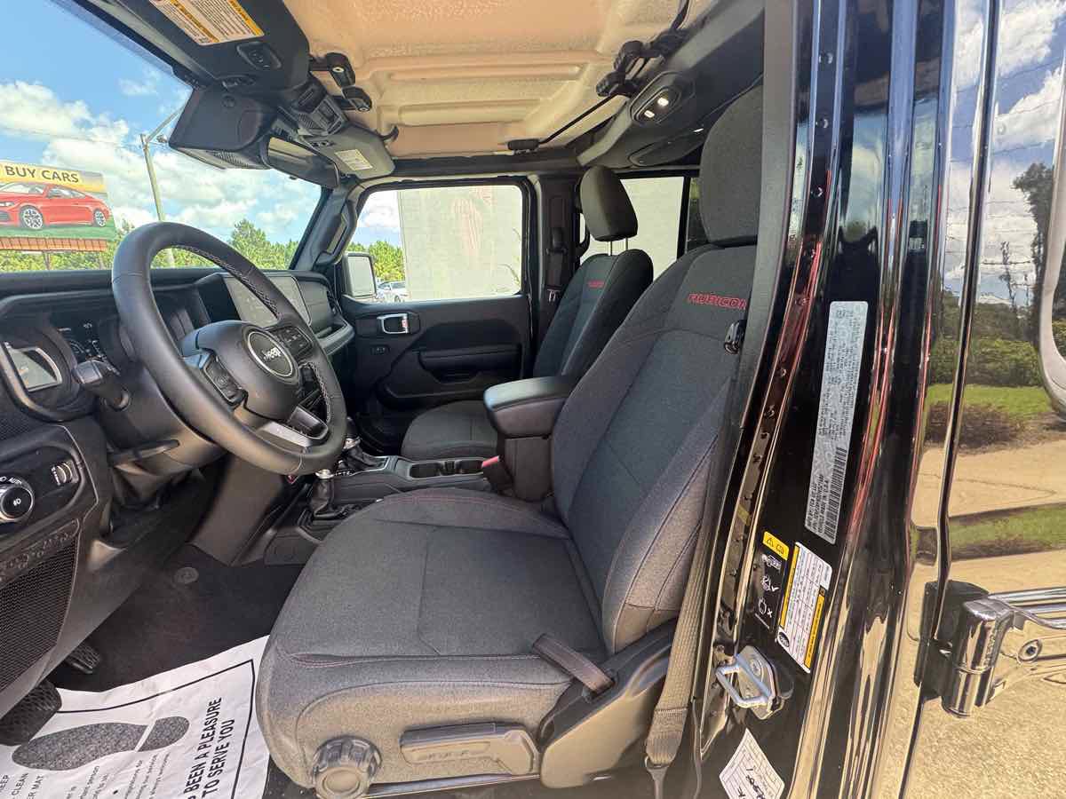 Used 2025 Jeep Wrangler Unlimited Rubicon w/ Convenience Group AWD/4WD image 7