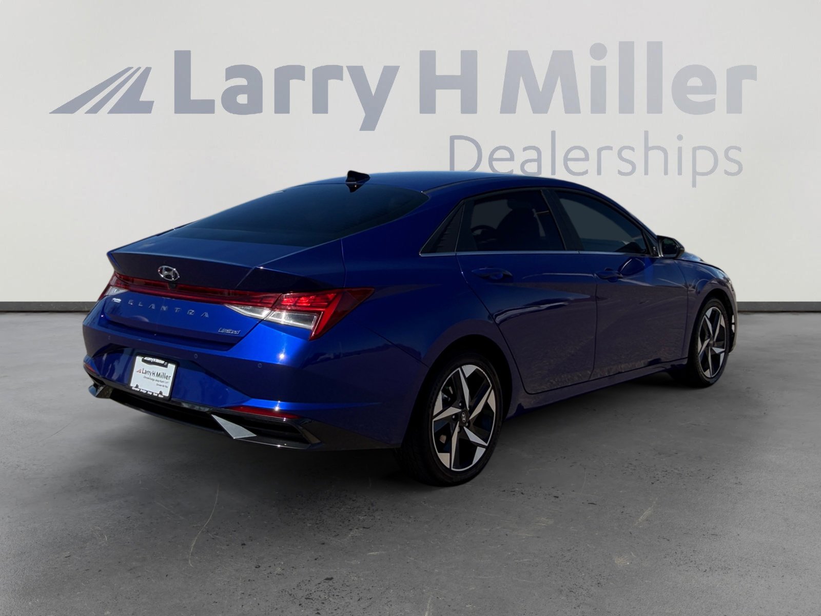 Used 2023 Hyundai Elantra Limited FWD image 6