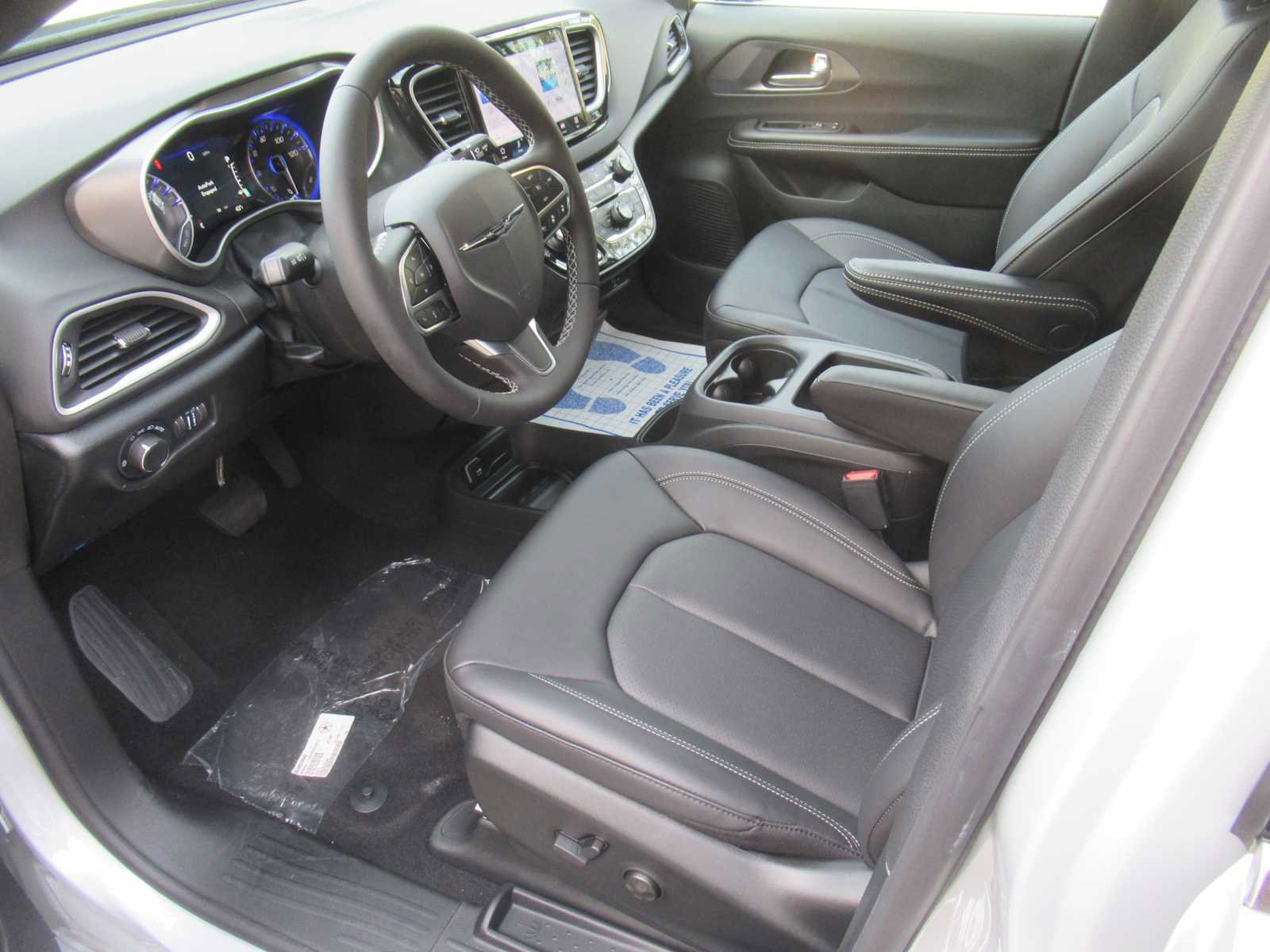 New 2026 Chrysler Voyager LX image 19
