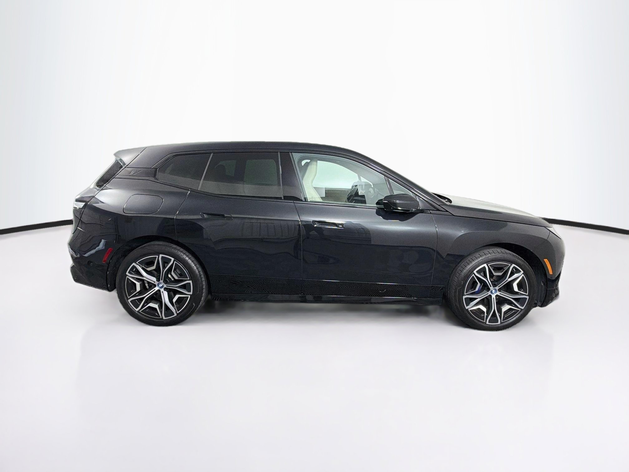 Used 2024 BMW iX xDrive50 w/ Premium Package AWD/4WD image 10