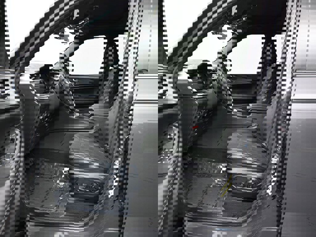 New 2025 Jeep Grand Cherokee Altitude image 11