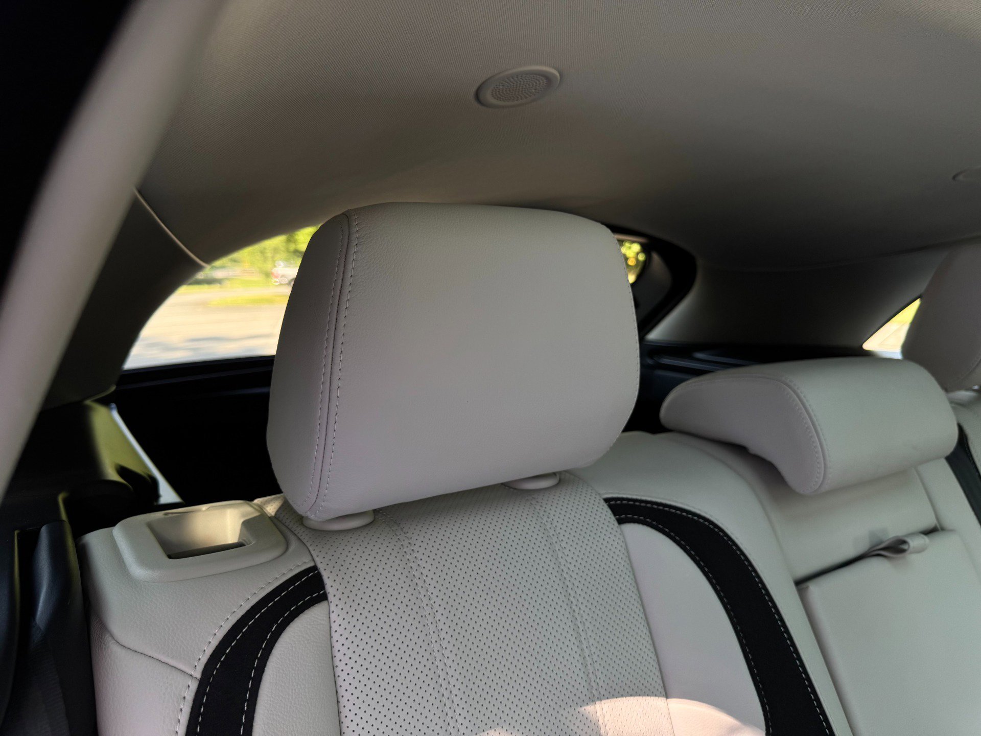 Used 2023 Land Rover Range Rover Velar R-Dynamic S image 38