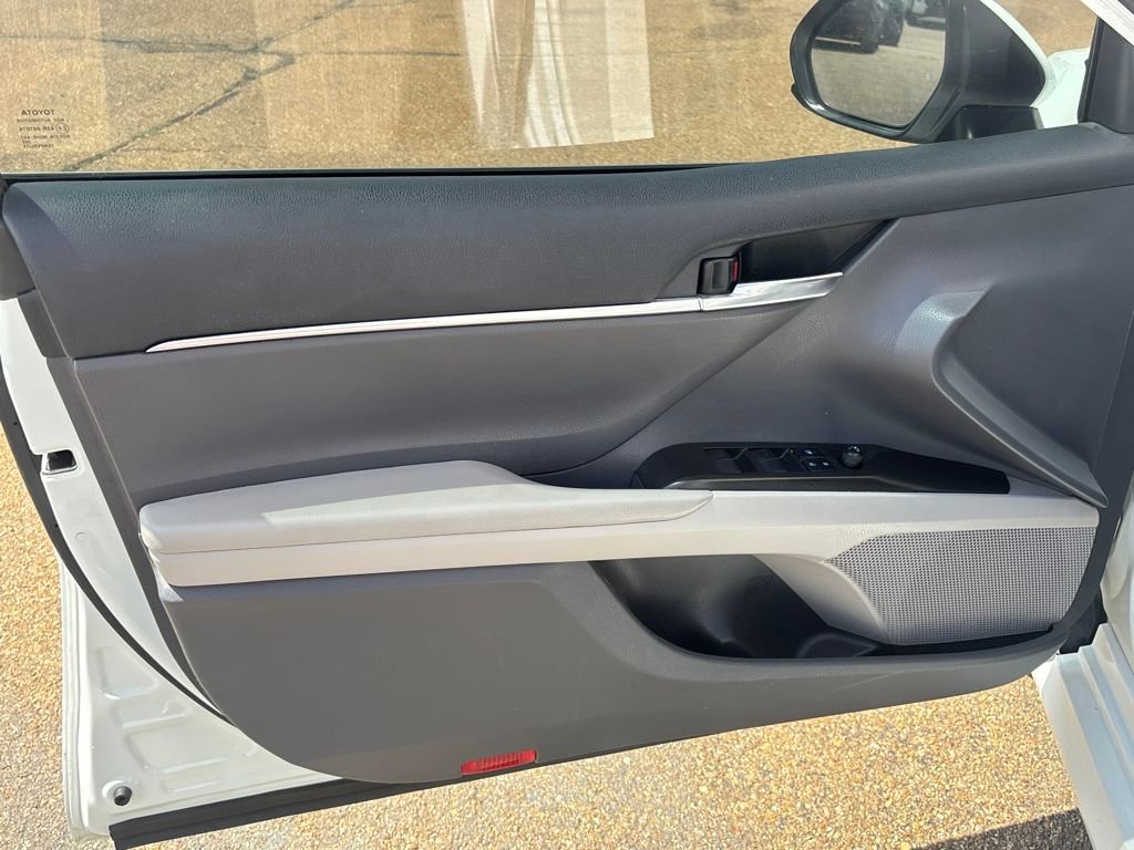 Used 2022 Toyota Camry LE image 7