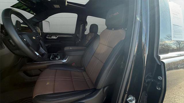 Used 2025 Chevrolet Silverado 2500 High Country w/ High Country Premium Package AWD/4WD image 4