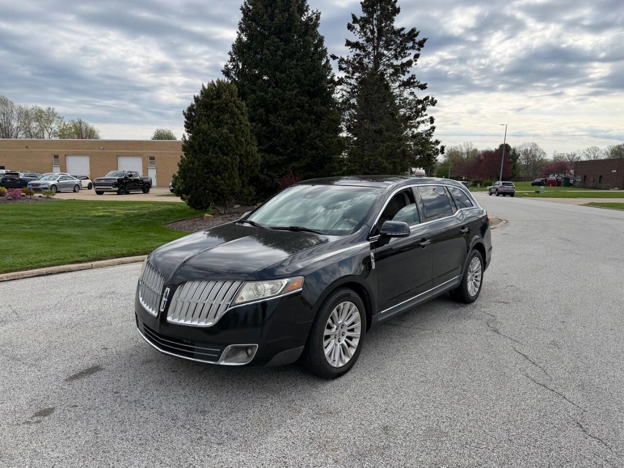 Used 2012 Lincoln MKT AWD image 1