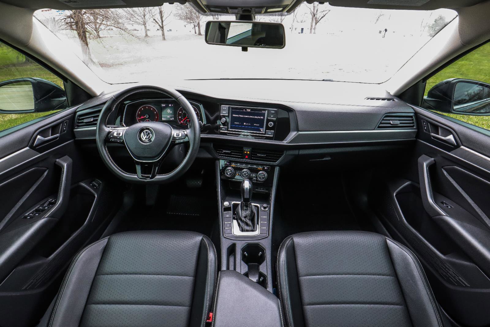 Used 2021 Volkswagen Jetta SE image 2