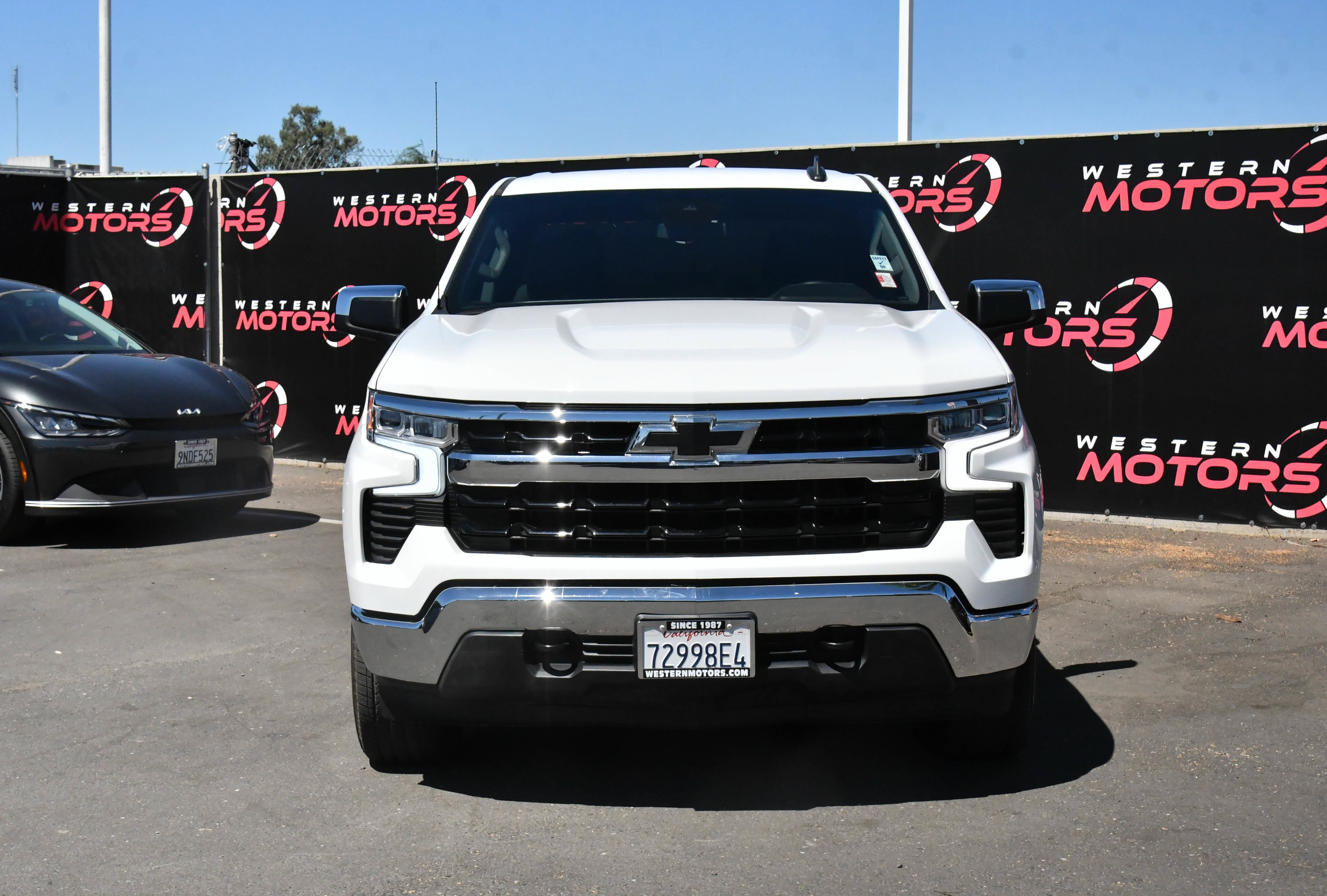 Used 2025 Chevrolet Silverado 1500 LT w/ LPO, Dark Essentials Package AWD/4WD image 2