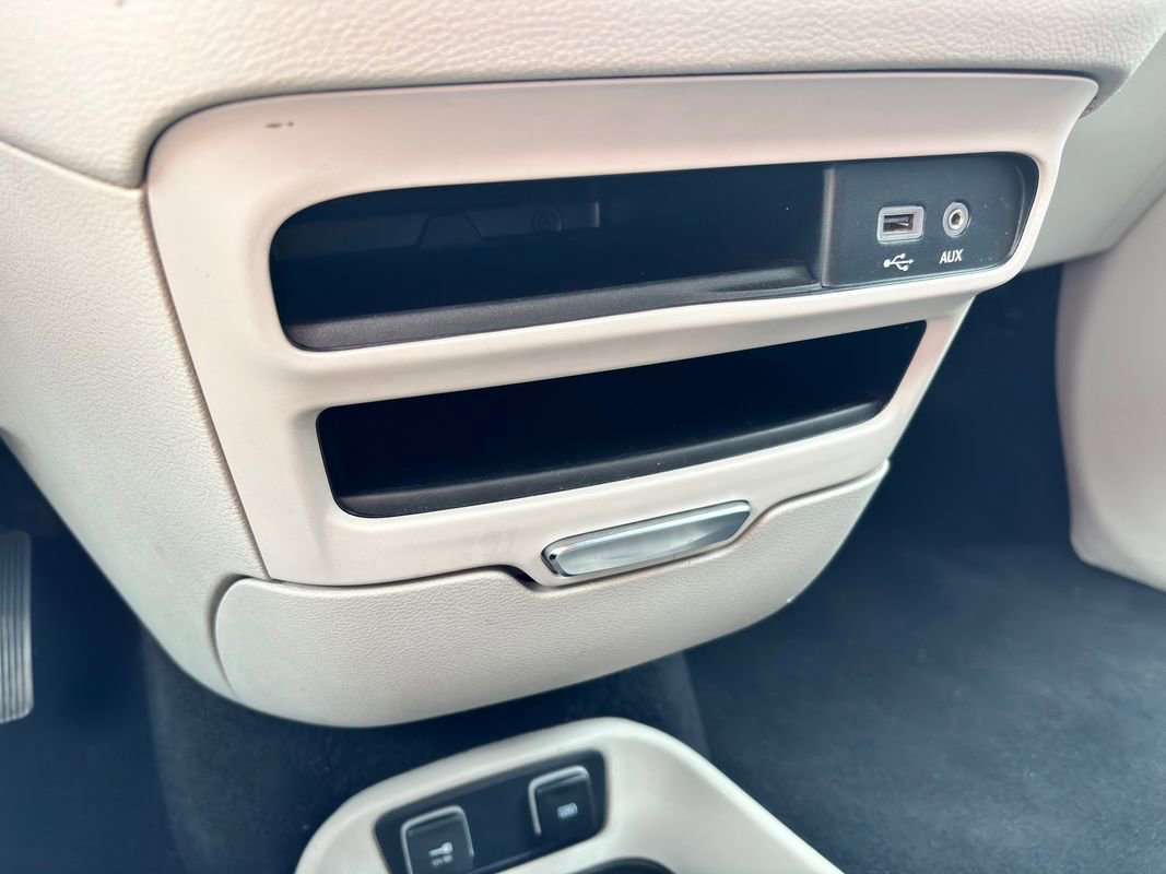 Used 2020 Chrysler Pacifica Touring-L FWD image 31