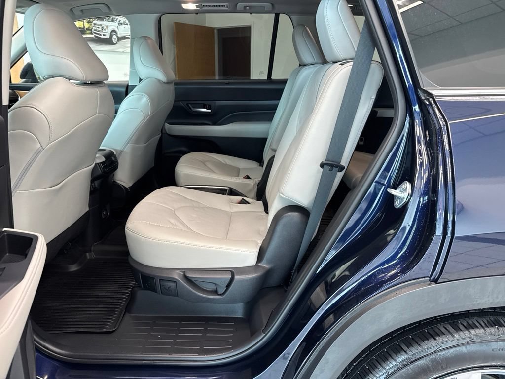 Used 2026 Toyota Grand Highlander AWD image 12