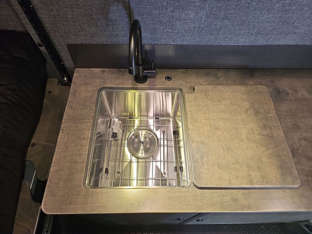 New 2025 RAM ProMaster 1500 w/ Quick Order Package 22G SLT image 10