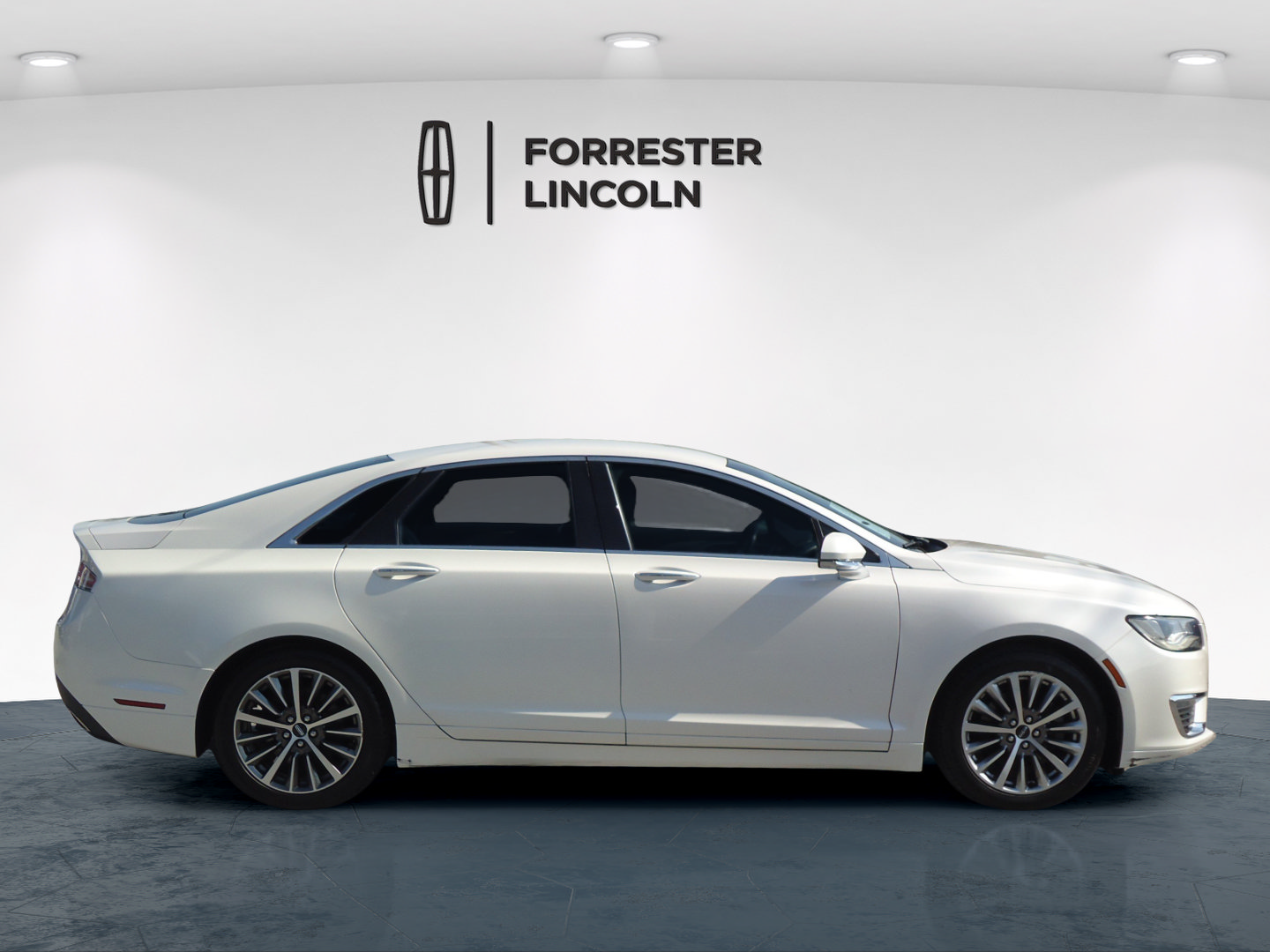 Used 2017 Lincoln MKZ Premiere FWD image 2