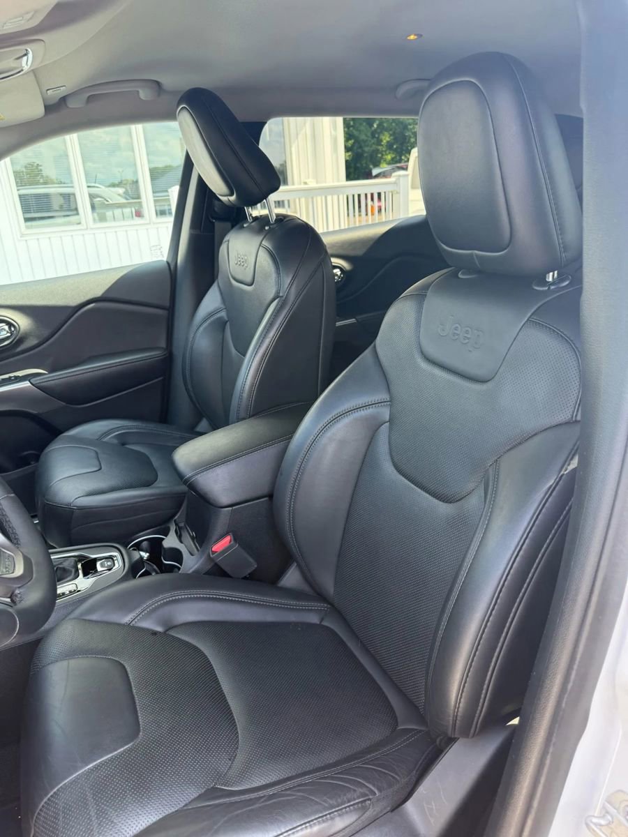Used 2019 Jeep Cherokee Limited AWD/4WD image 16