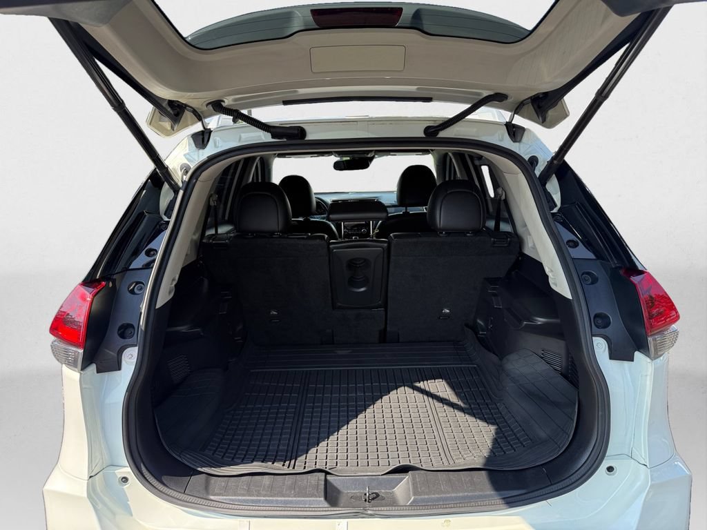 Used 2018 Nissan Rogue SL w/ Premium Package FWD image 13