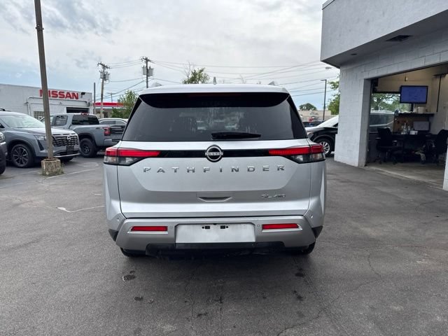 Used 2025 Nissan Pathfinder SL AWD/4WD image 3