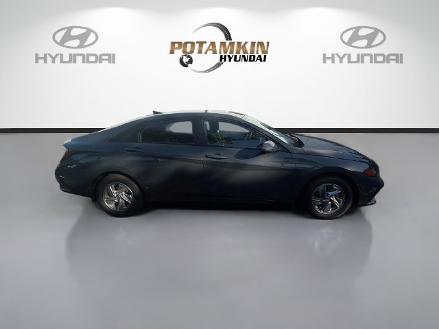 New 2026 Hyundai Elantra SE FWD image 4