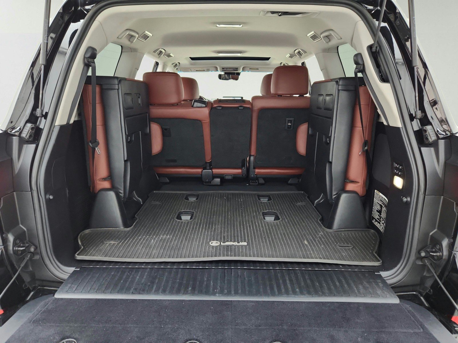 Used 2016 Lexus LX 570 4WD w/ Luxury Package image 31