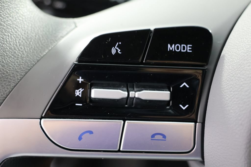 Used 2023 Hyundai Elantra SEL w/ Preferred Accessory Package FWD image 11
