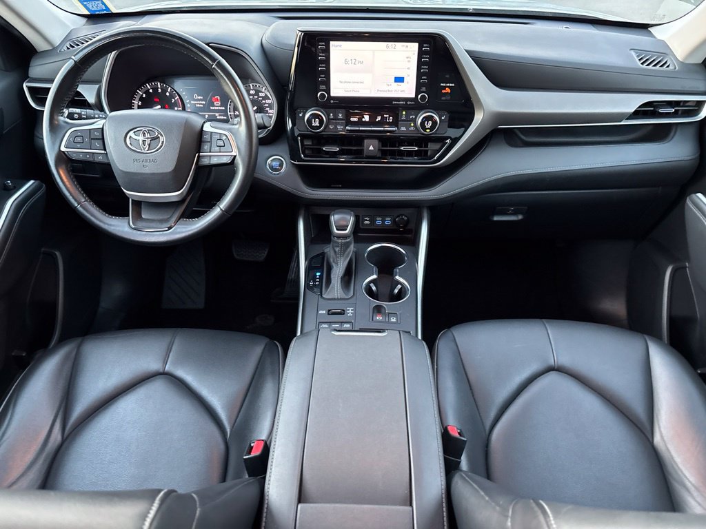 Used 2022 Toyota Highlander XLE AWD/4WD image 22