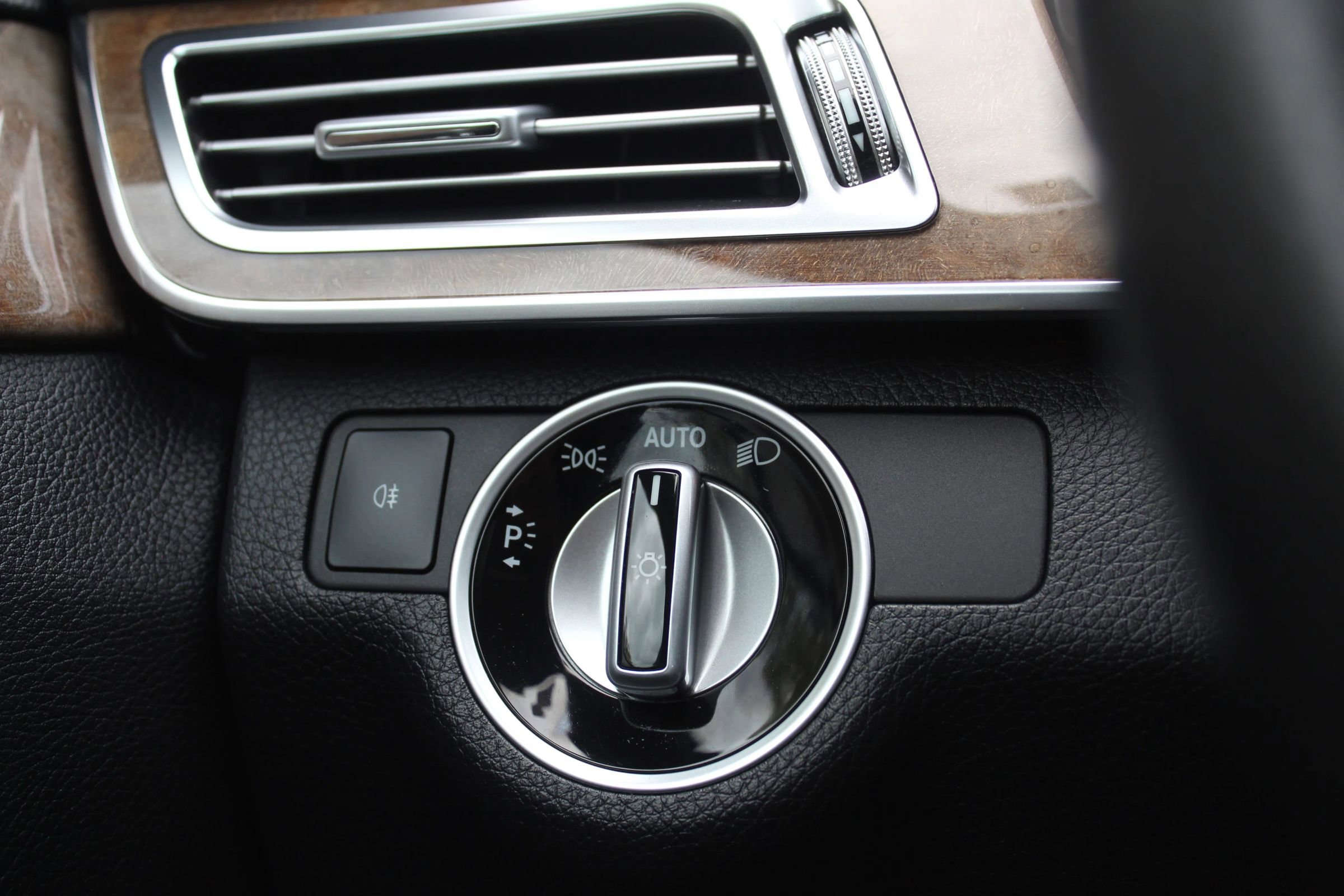 Used 2016 Mercedes-Benz E 350 4MATIC Sedan image 23