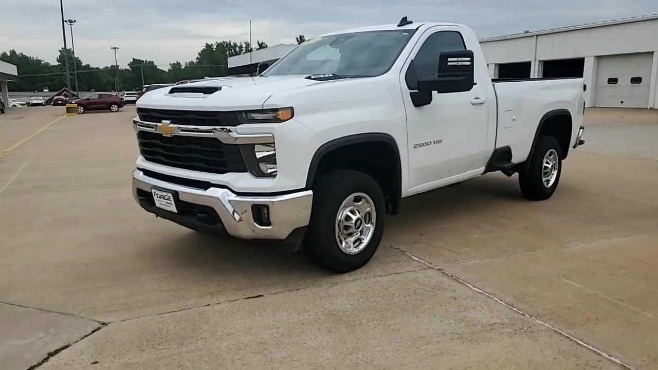 Used 2024 Chevrolet Silverado 2500 LT w/ Convenience Package image 4