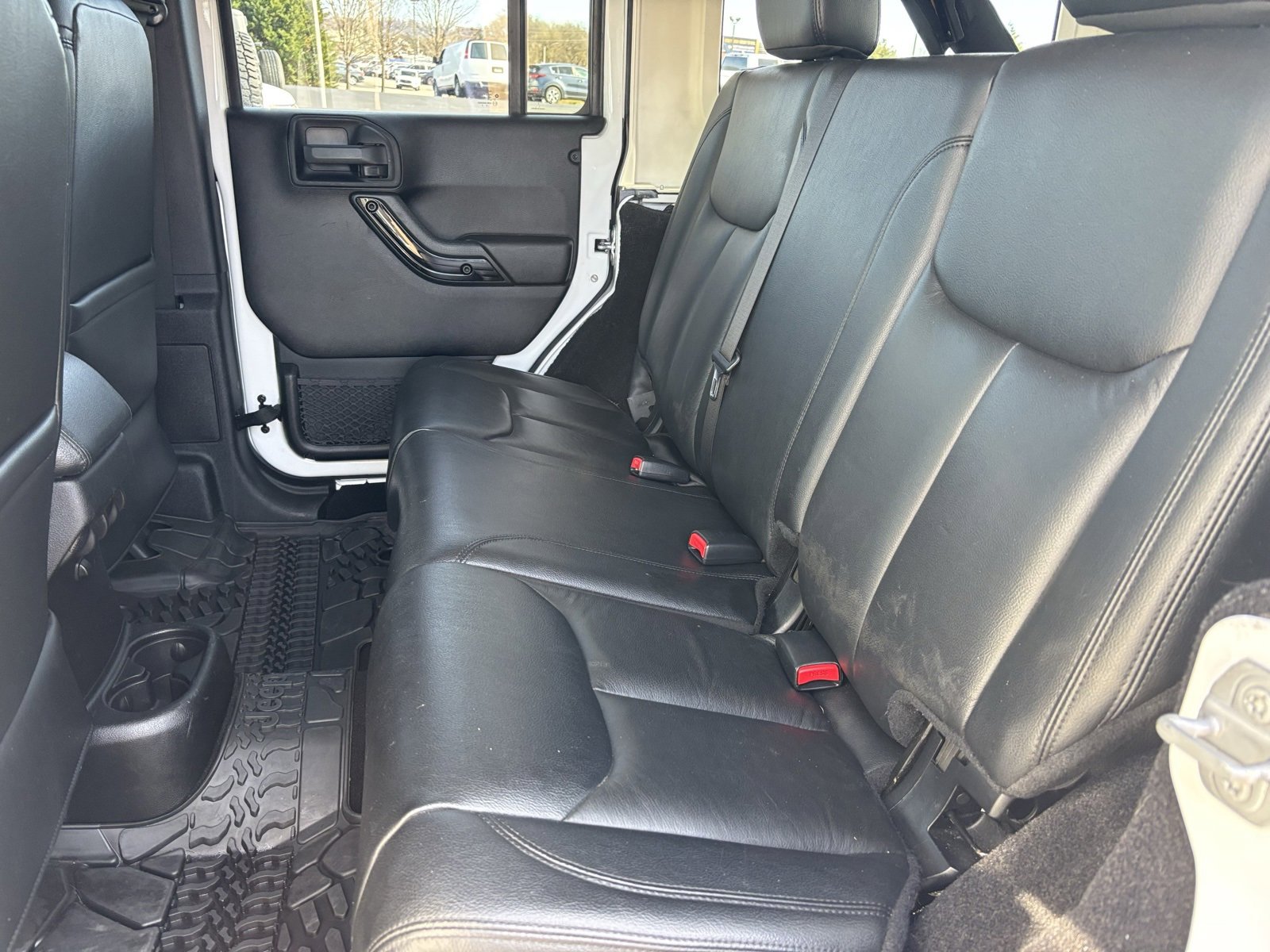 Used 2015 Jeep Wrangler Unlimited Sahara image 19