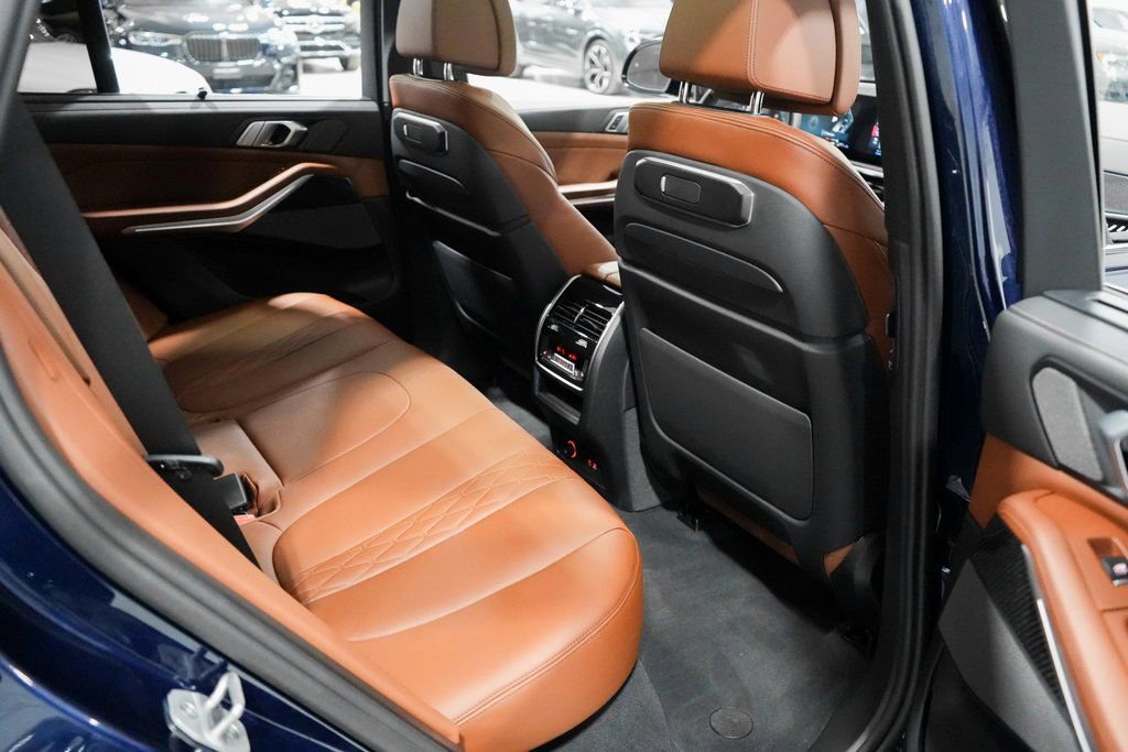 Used 2025 BMW X5 M60i image 32