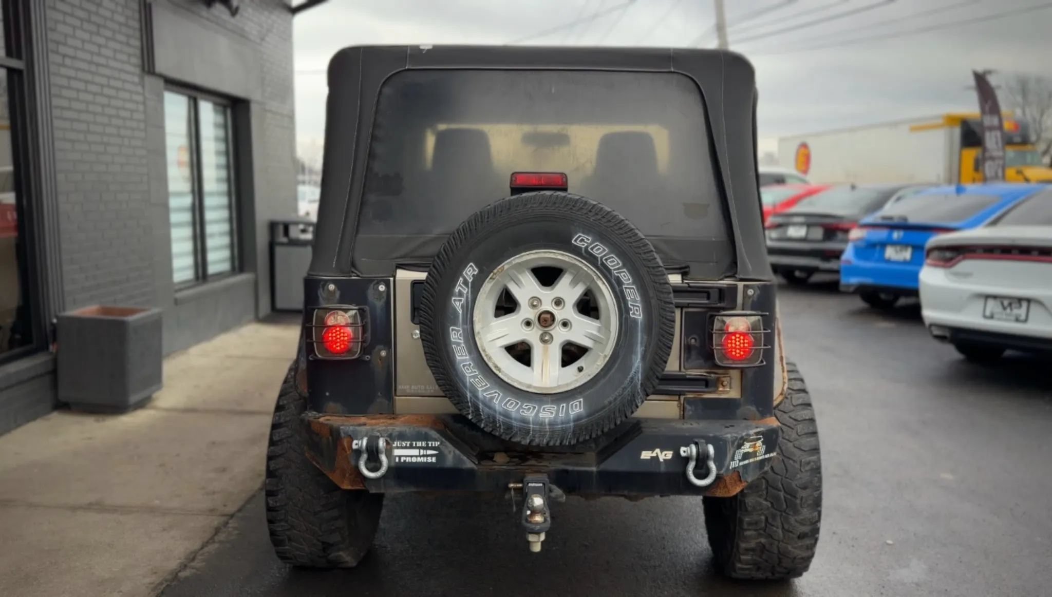 Used 2004 Jeep Wrangler Sahara w/ Dual Top Group AWD/4WD image 4