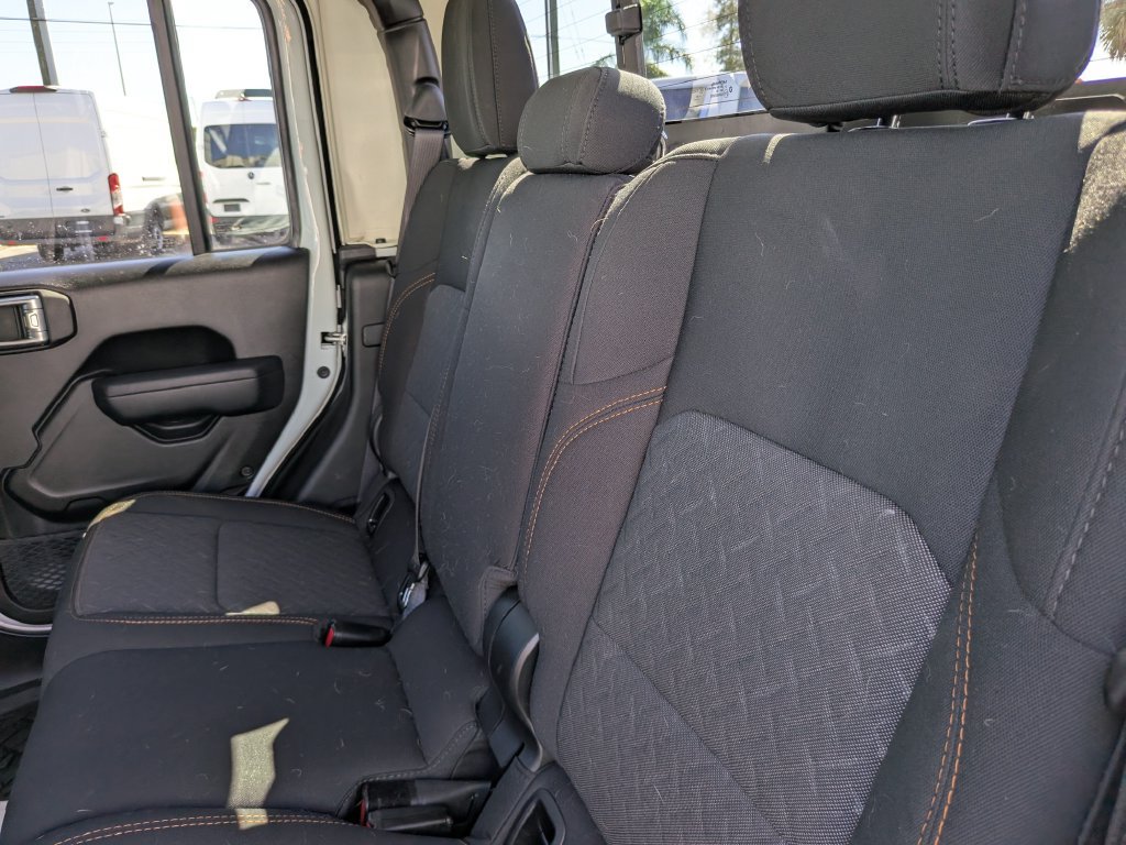 Used 2024 Jeep Gladiator Mojave w/ Technology Group AWD/4WD image 20