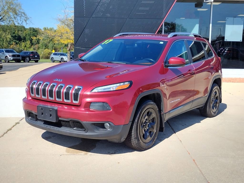 Used 2017 Jeep Cherokee Latitude w/ Cold Weather Group image 1