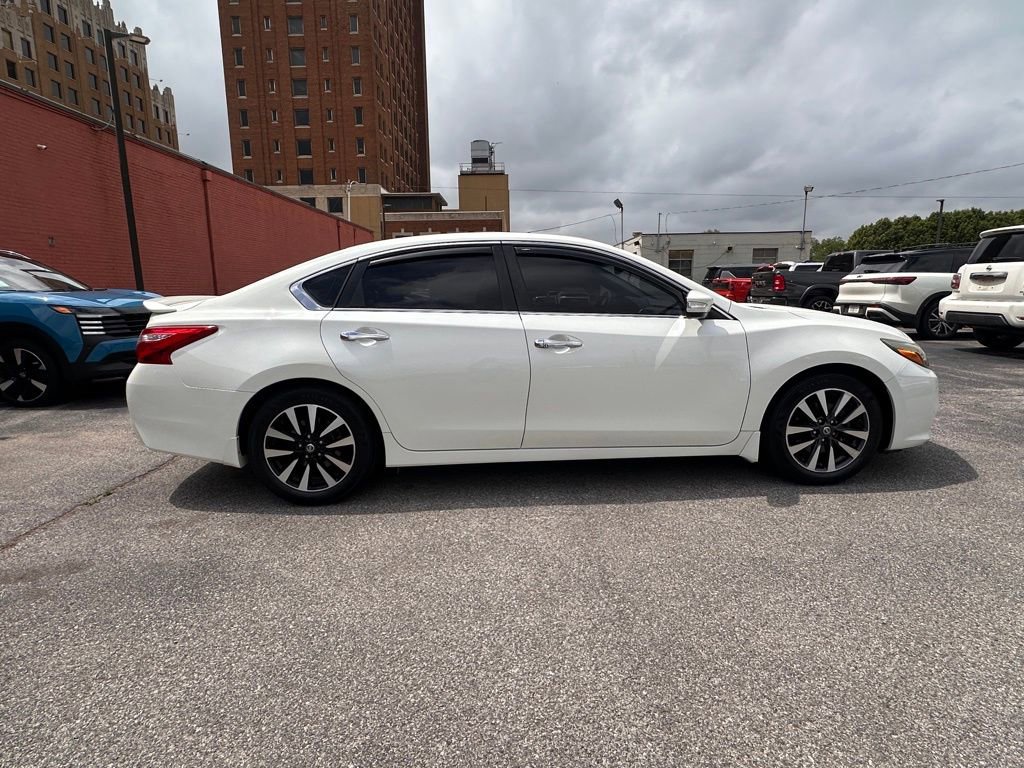 Used 2017 Nissan Altima 2.5 SL w/ 2.5 Technology Package FWD image 8