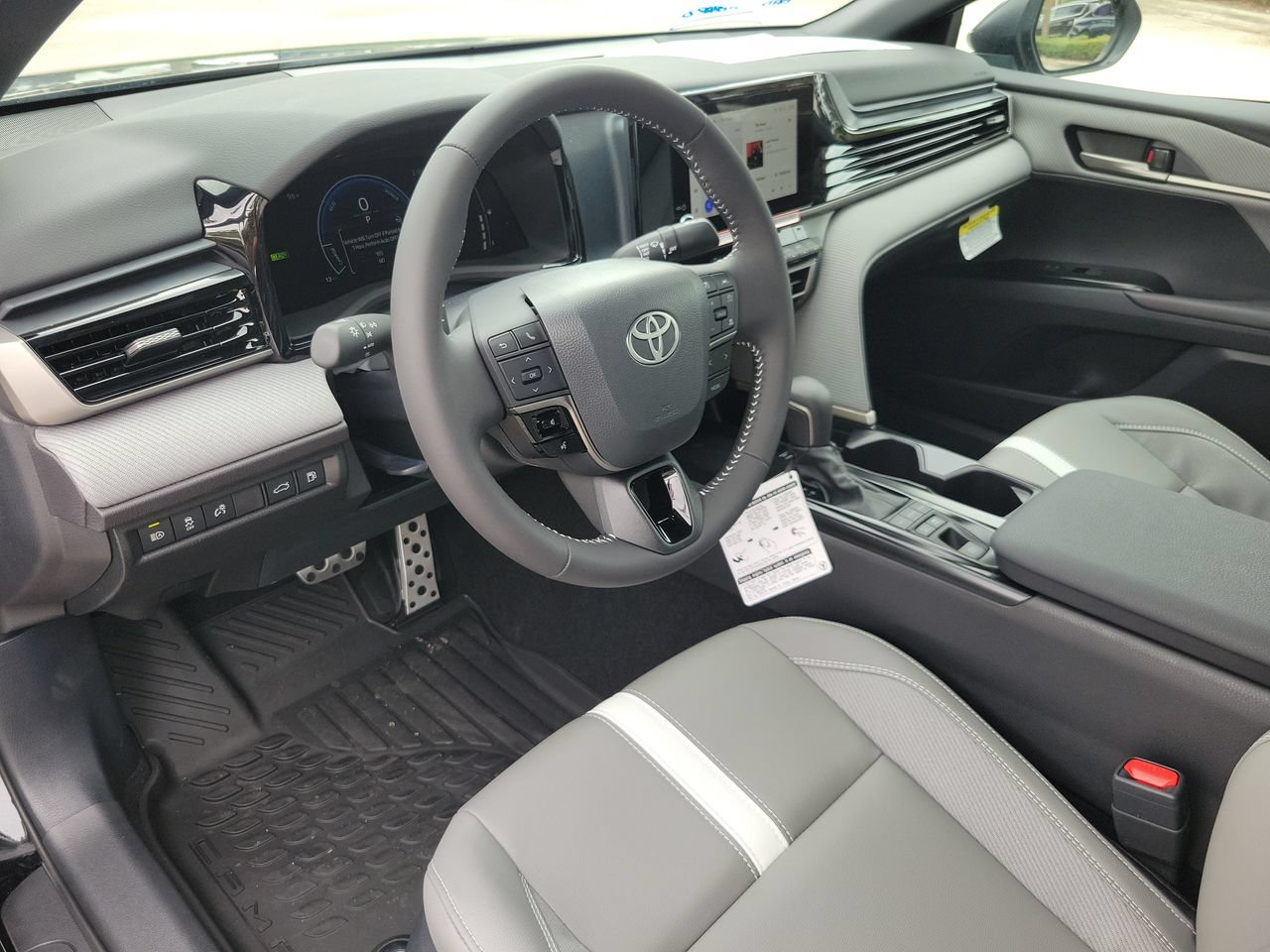 Used 2026 Toyota Camry SE FWD image 16
