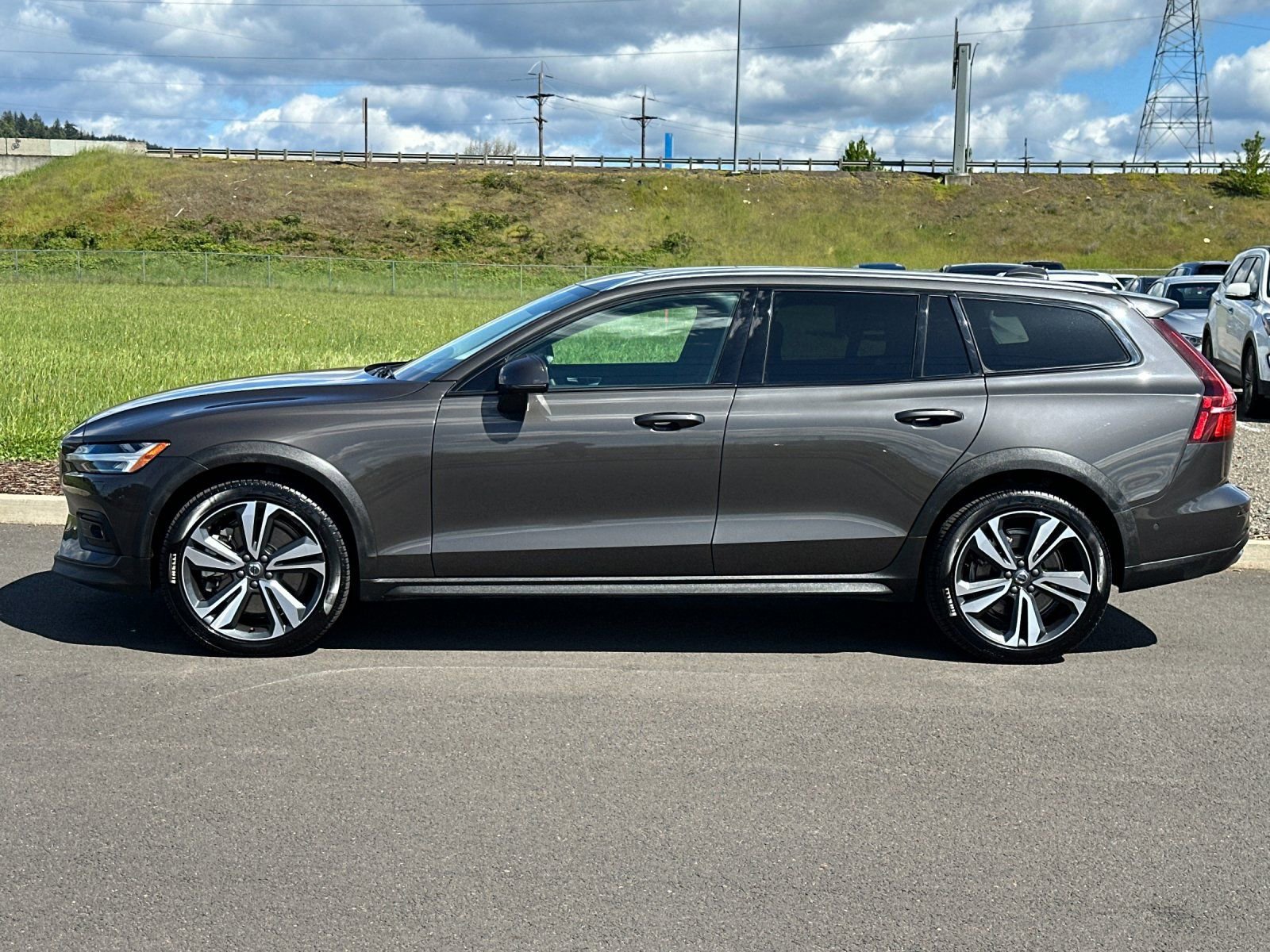 Used 2025 Volvo V60 B5 Cross Country Plus image 6